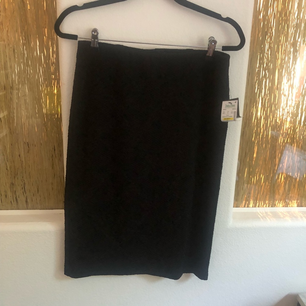 3/$20 -Knee length black knit skirt(New with tags)